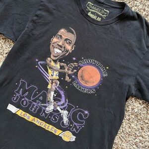 LA Lakers Magic Johnson T Shirt Mens Medium Black Nostalgia Co Mitchell & Ness